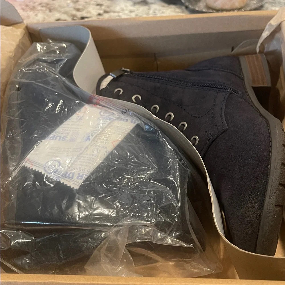 Earth navy brush suede janel lace up zip boots nib 7.5 W